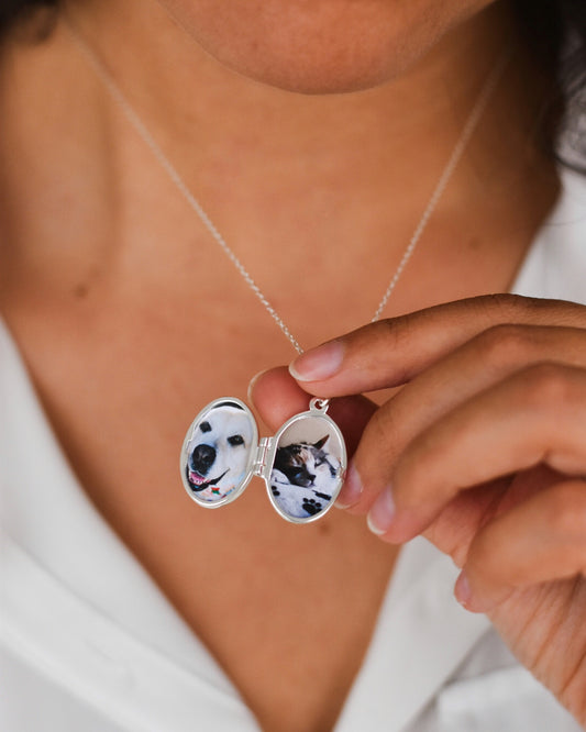 Relicario Ovalado en Plata 925 con Tres Circones