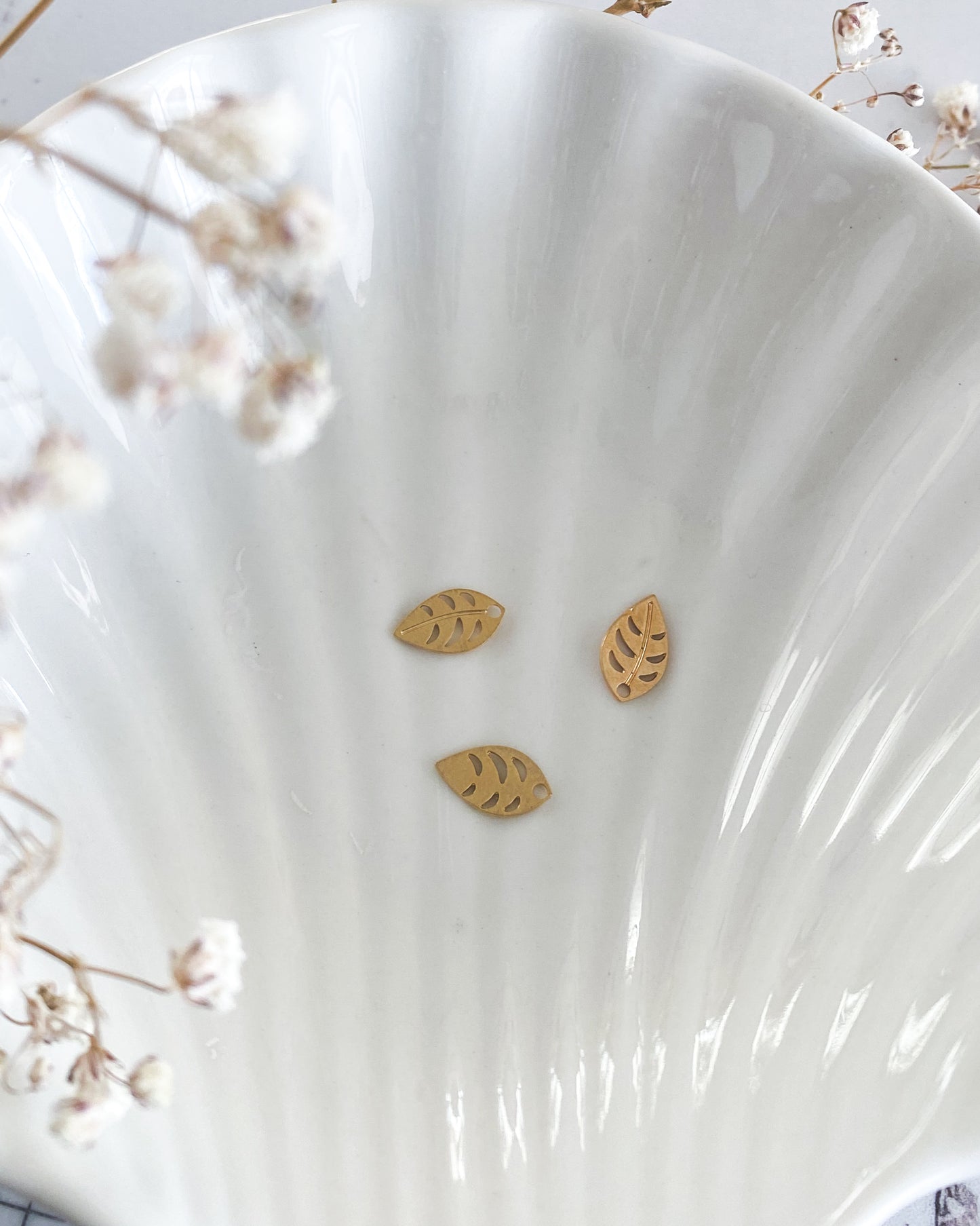 Dije de Hoja Bañado en Oro