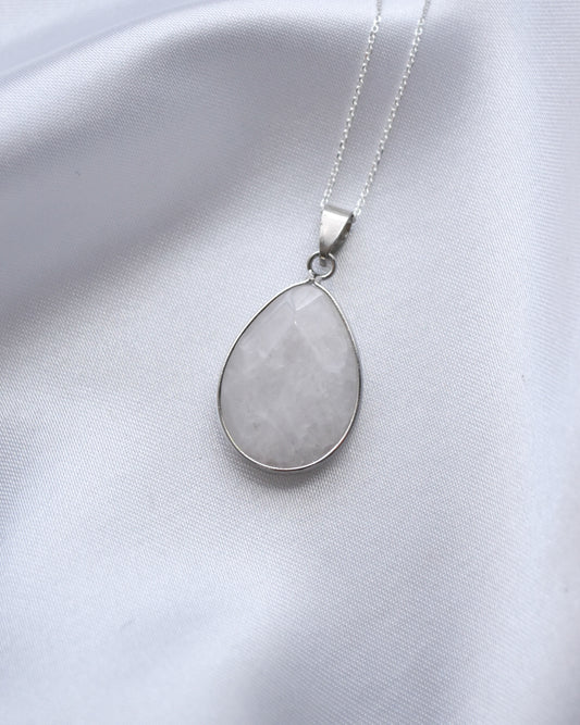 Collar de Cuarzo Blanco – Colgante Gota Facetada