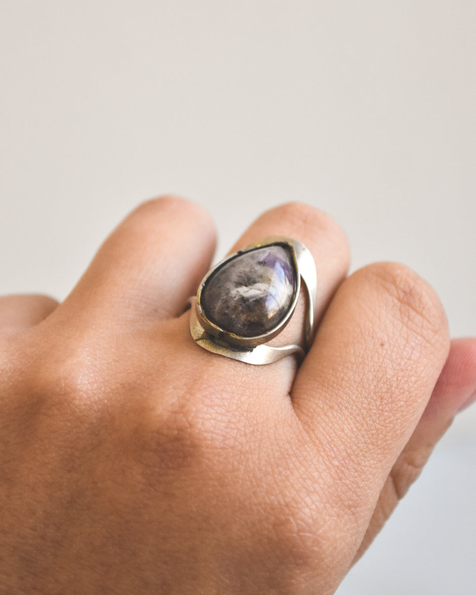 Anillo de Alpaca con Amatista – Hecho a Mano | Calma y Claridad Mental