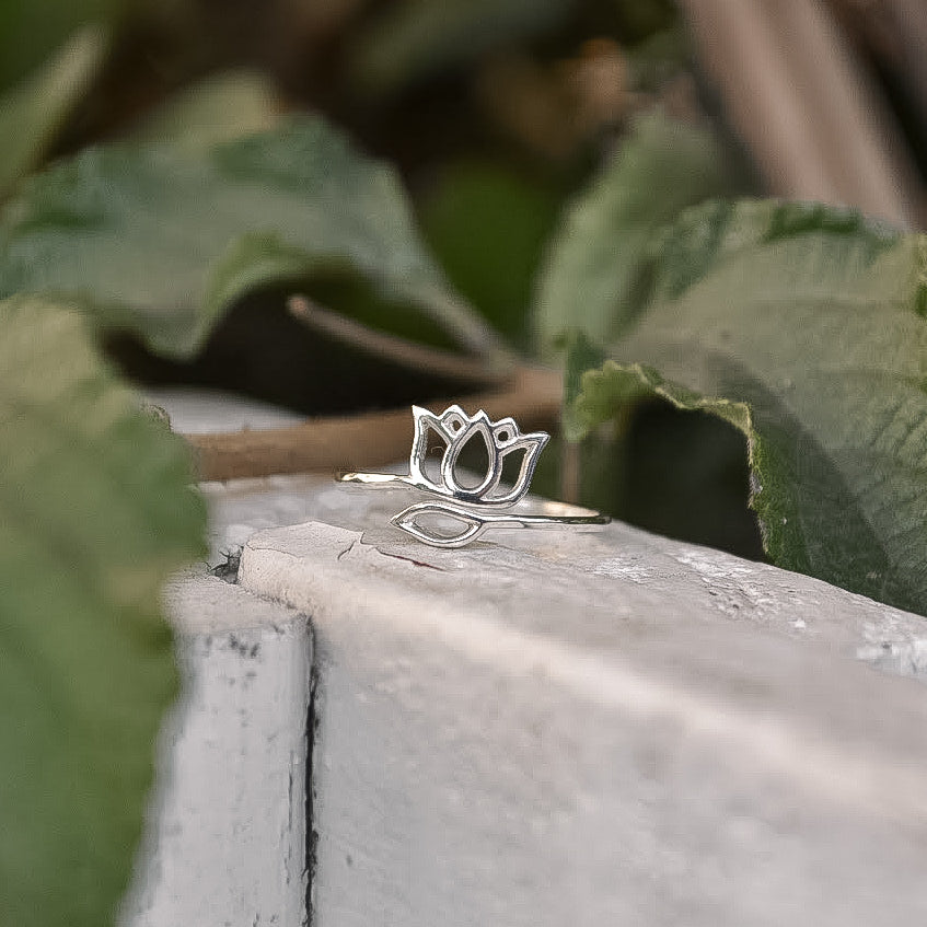 Anillo Flor de Loto en Plata 925