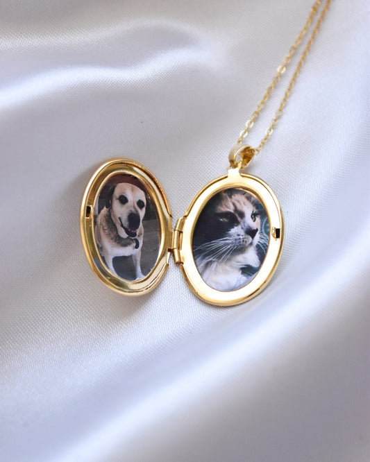 Relicario Ovalado Floral Bañado en Oro