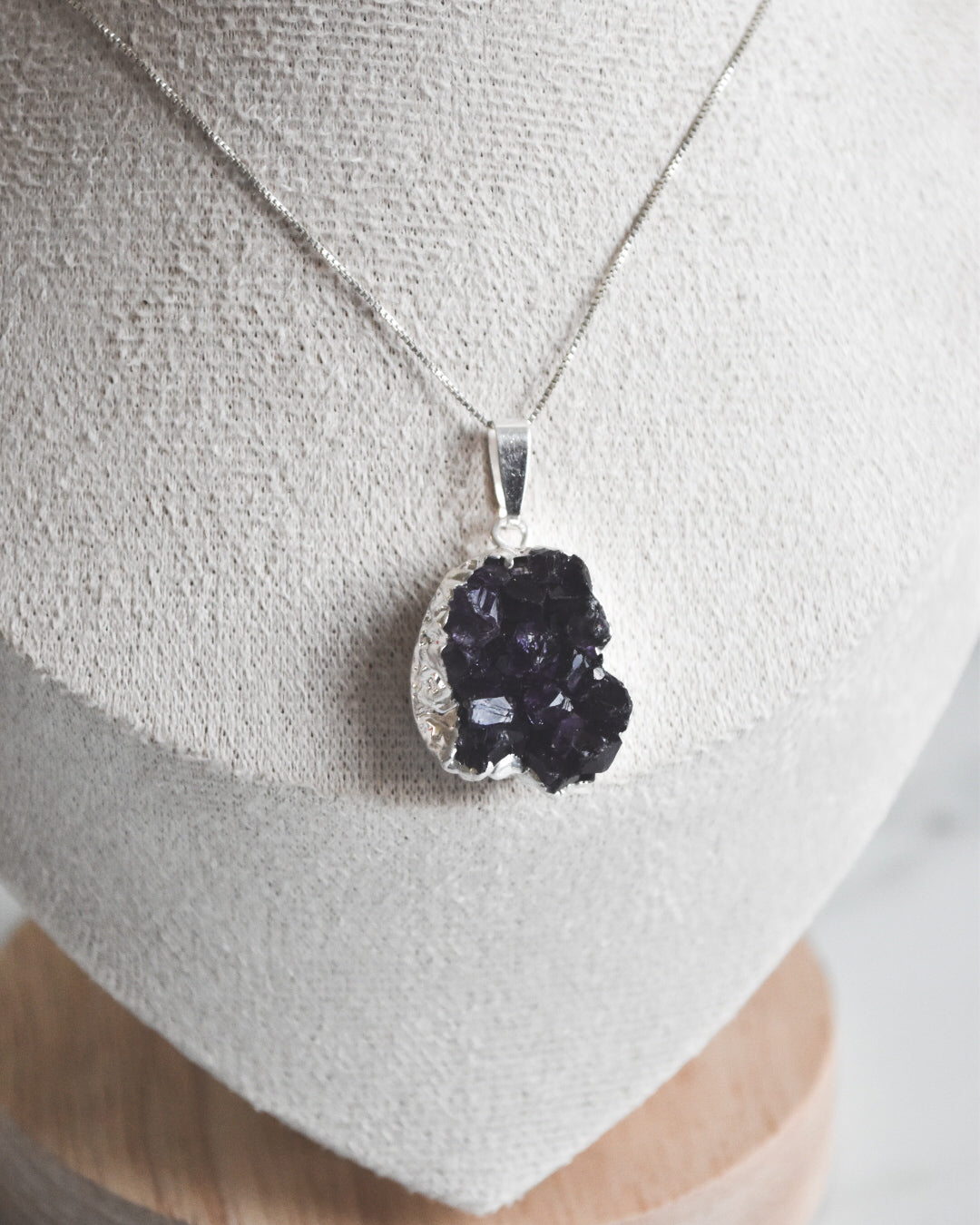 Collar de plata 925 con colgante de amatista en bruto grande