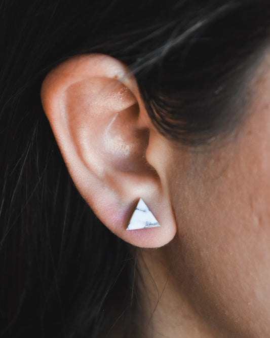 Aros Triángulo de Howlita y Plata 925