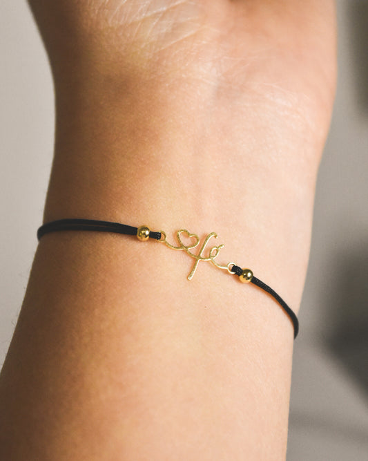 Pulsera amuleto de protección – Hilo negro FE y corazón bañado en oro, ajustable