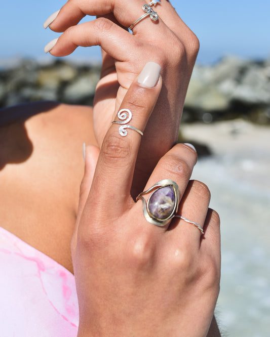 Anillo de Alpaca con Amatista – Hecho a Mano | Calma y Claridad Mental