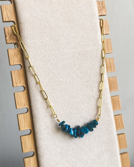 Collar de Ágata Azul con Cadena Bañada en Oro – Serenidad y Comunicación