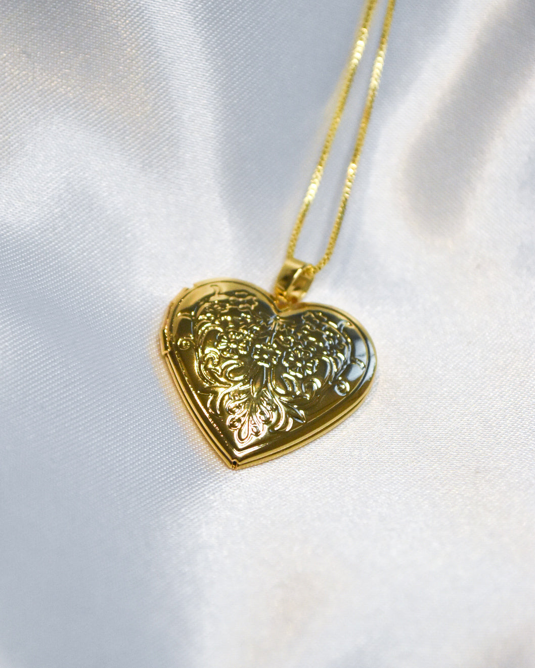 Relicario Amor en Flor Corazón Bañado en Oro