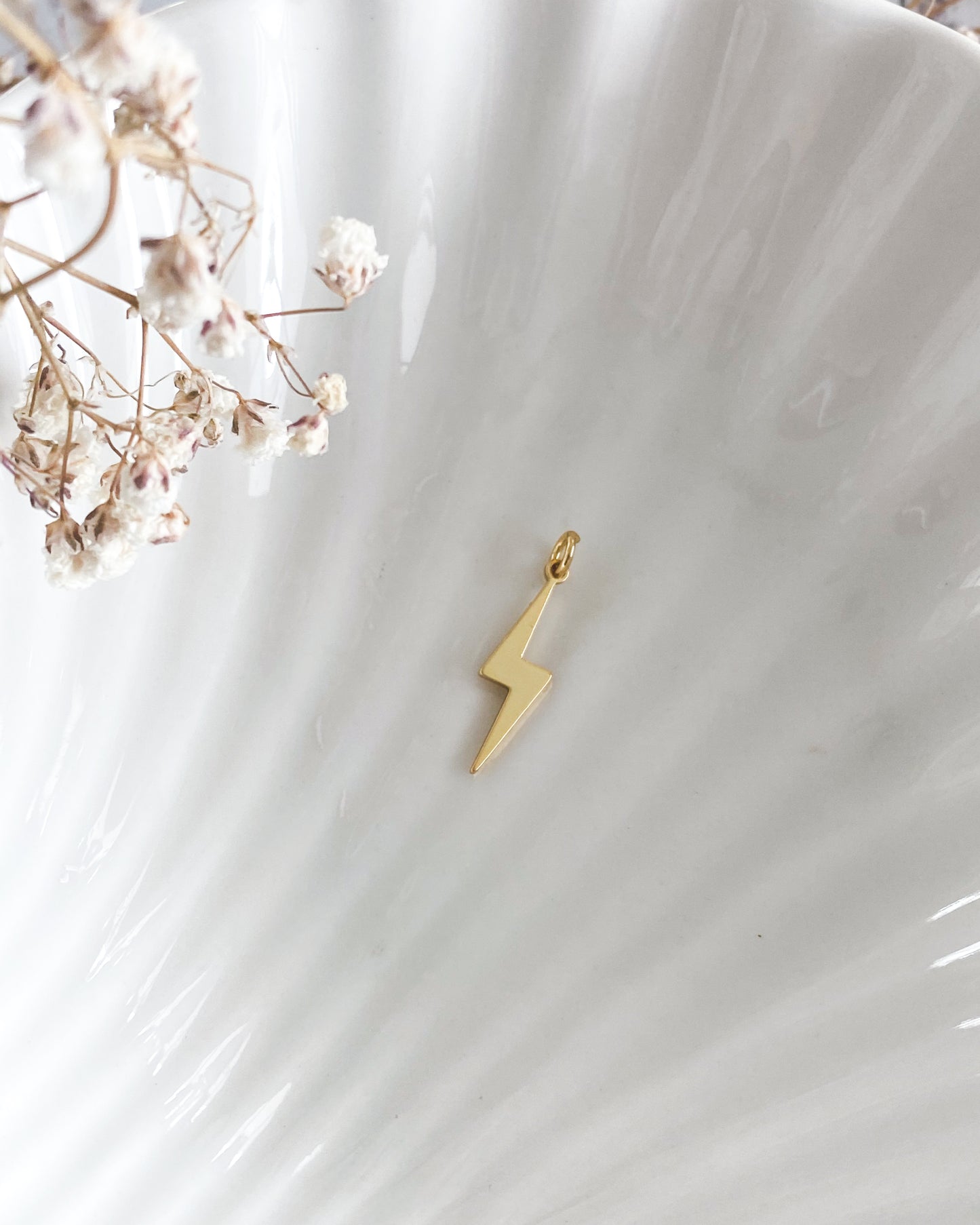 Dije de Rayo Bañado en Oro