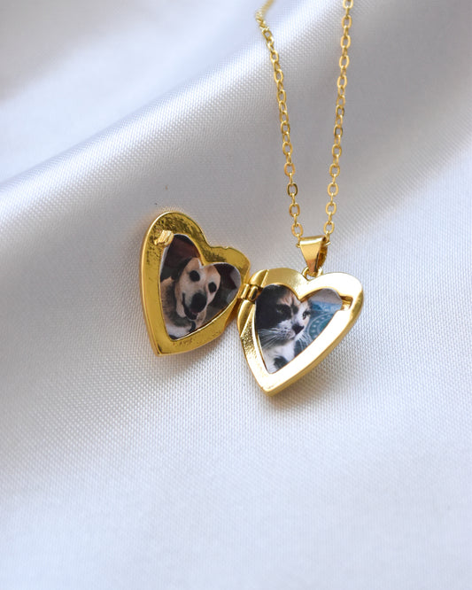 Relicario Corazón con Corazón en Circones Bañado en Oro