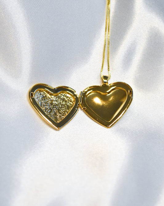 Relicario Amor en Flor Corazón Bañado en Oro