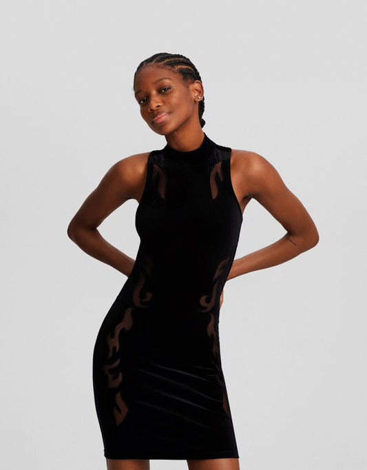 Mini vestido Bershka – Elegancia y sensualidad