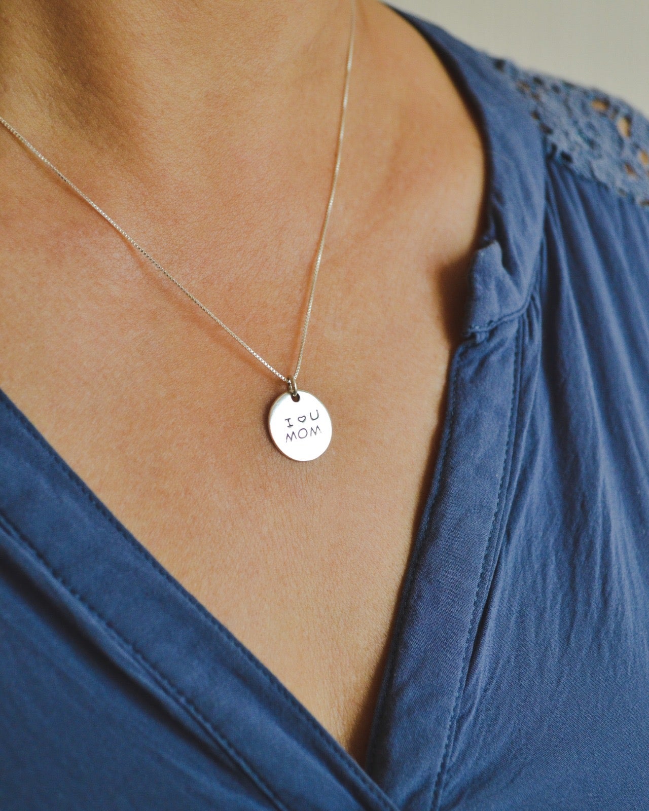 Collar de Plata 925 con Medalla “I ♡ U MOM”