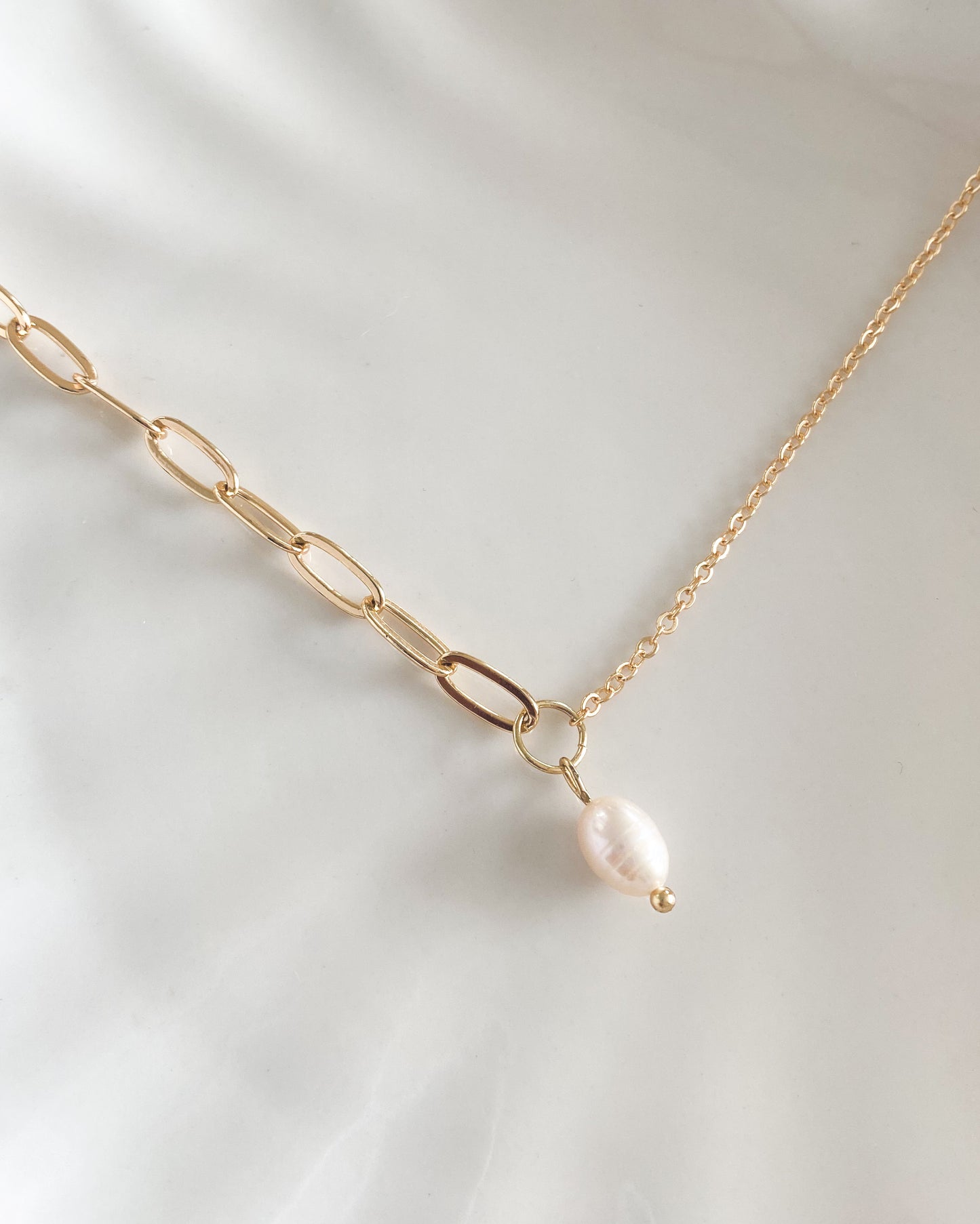 Collar "Dualidad de Nácar" – Perla de Río en Cadena de Eslabones