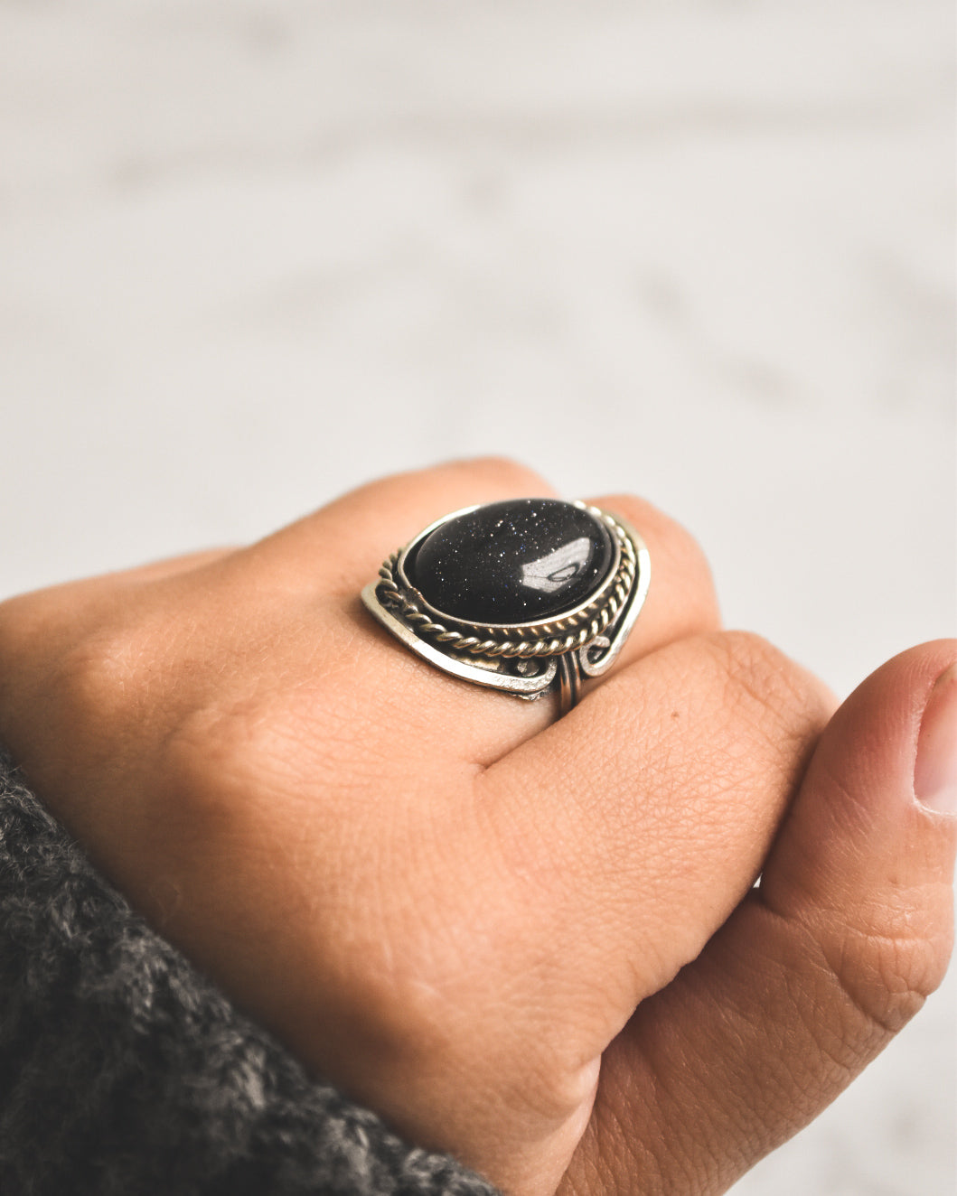 Anillo de Alpaca Ajustable con Lluvia de Estrellas – Protección y Magia Interior