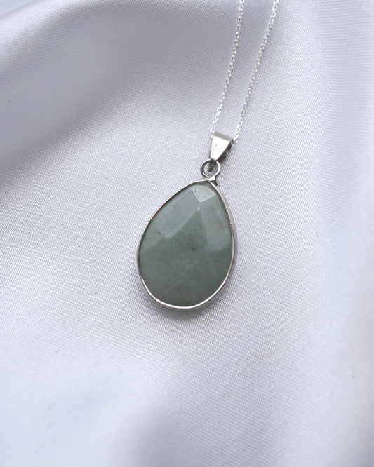 Collar de Jade – Colgante Gota Facetada