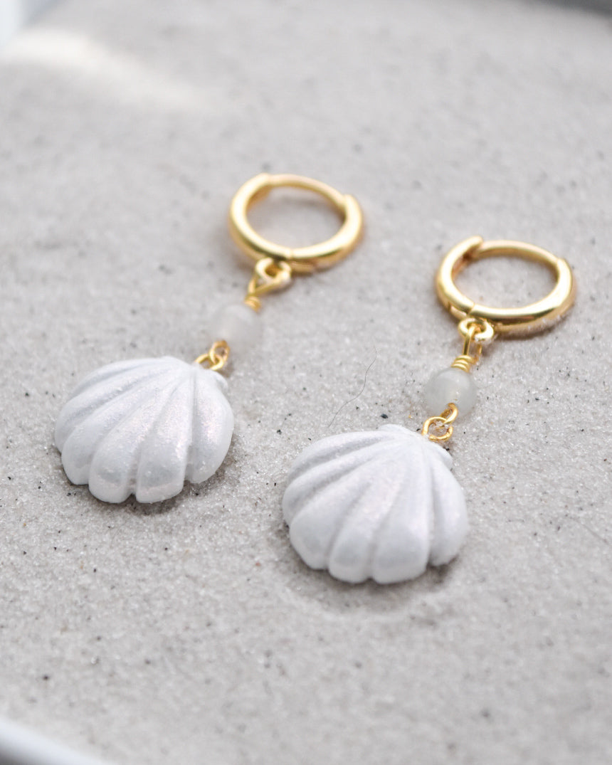 Aros Huggies Conchita Blanca Hecha a Mano