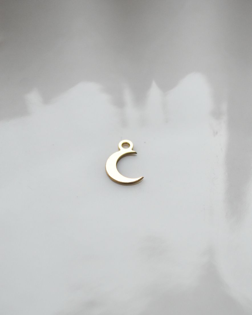 Dije de Luna Bañado en Oro