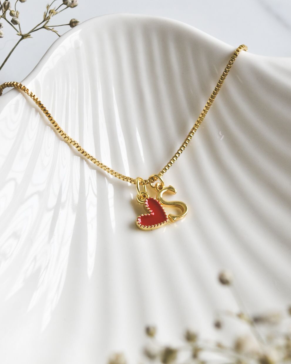 Collar Corazón Rojo con Letra S Bañado en Oro | Regalo Día de la Madre