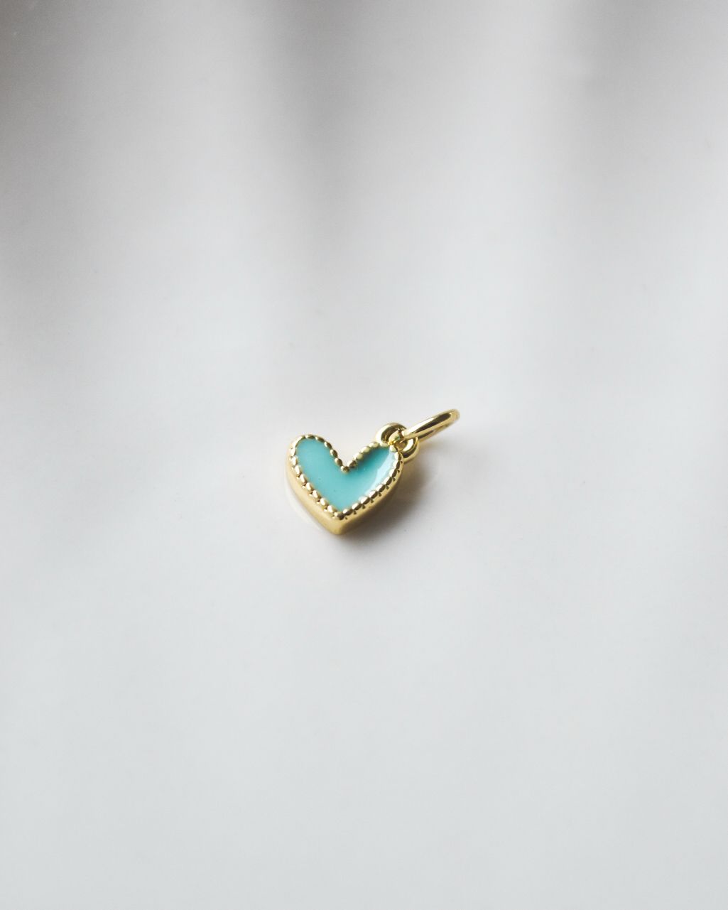 Dije de Corazón Esmaltado Bañado en Oro Multicolor