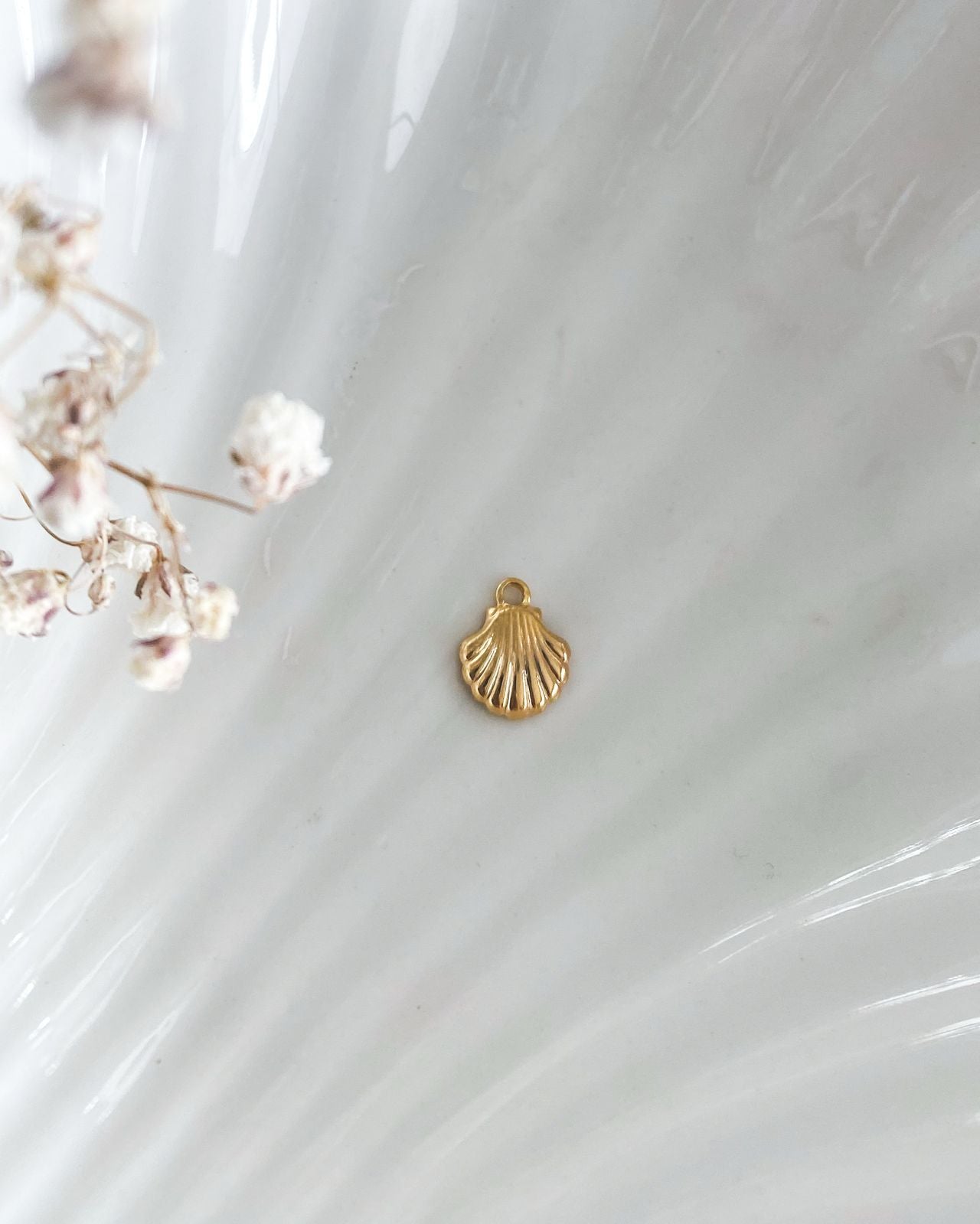 Dije de Conchita Bañado en Oro