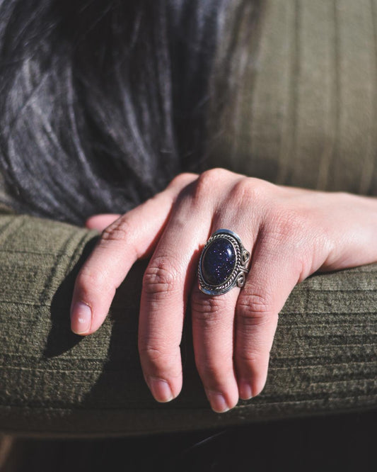 Anillo de Alpaca Ajustable con Lluvia de Estrellas – Protección y Magia Interior