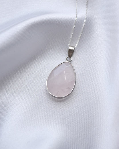Collar de Cuarzo Rosado – Colgante Gota Facetada