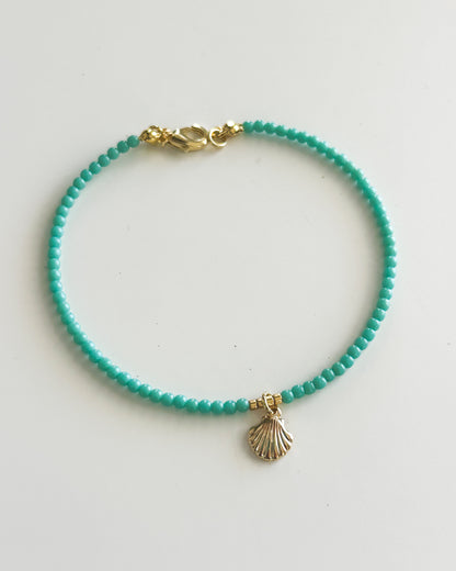 Pulsera Turquesa con Dije de Conchita – Mostacillas y Detalle Dorado