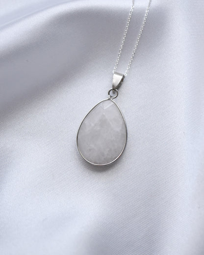 Collar de Cuarzo Blanco – Colgante Gota Facetada