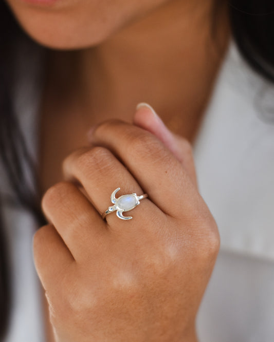 Anillo Tortuga con Piedra Luna Incrustada en Plata 925 Tailandesa