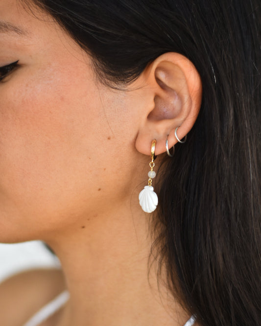 Aros Huggies Conchita Blanca Hecha a Mano