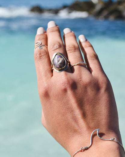 Anillo de Alpaca con Amatista – Hecho a Mano | Calma y Claridad Mental