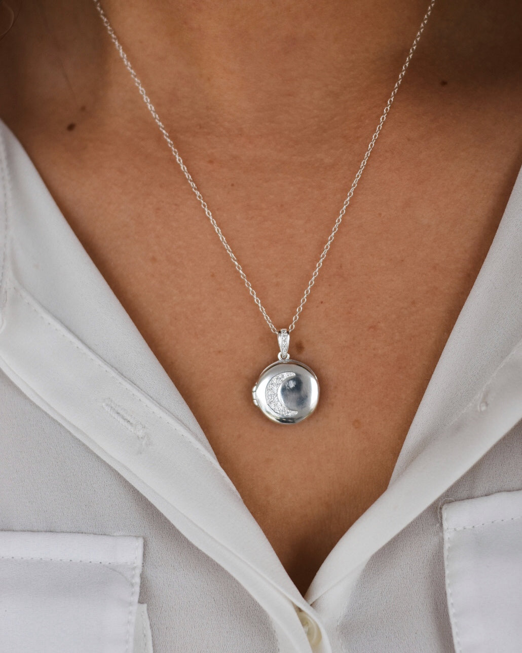 Relicario Luna en Plata 925 con Circones