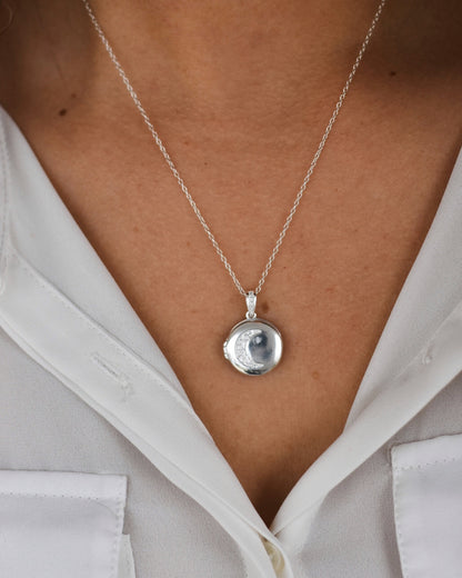 Relicario Luna en Plata 925 con Circones