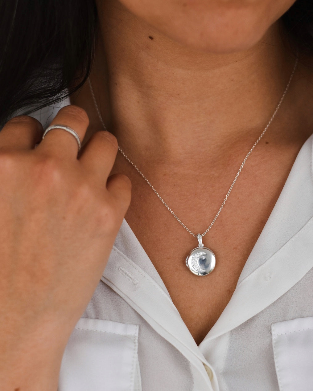 Relicario Luna en Plata 925 con Circones