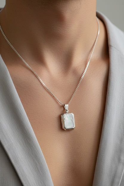 Relicario rectangular “Fuerza en lo simple” en Plata 925