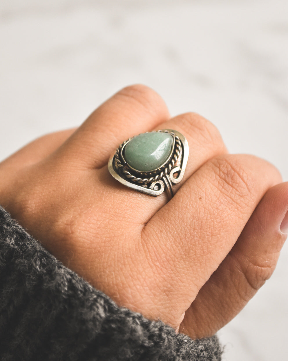 Anillo de Alpaca Ajustable con Jade Verde – Abundancia y Armonía Interior