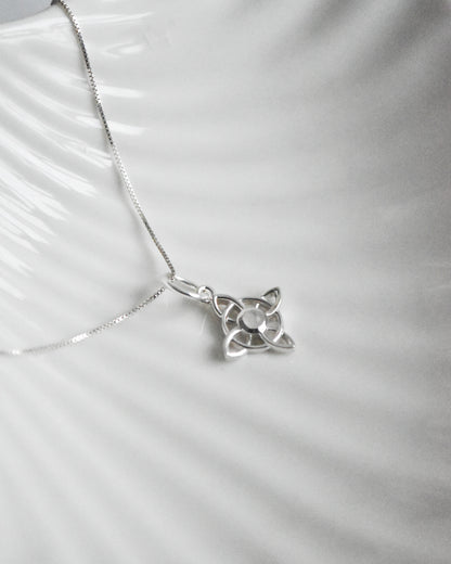 Collar Nudo de Bruja y Piedra Luna Plata 925