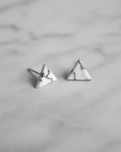 Aros Triángulo de Howlita y Plata 925