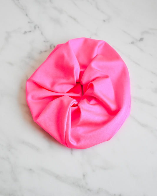 Scrunchie Fucsia – Tela Suave Hecho a Mano