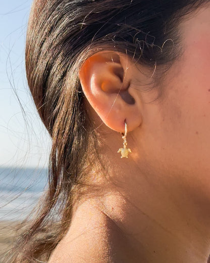 Aros Huggies Tortuga de Mar en Baño de Oro