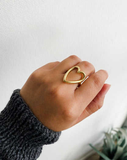 Anillo de Corazón Bañado en Oro – Elegante, Romántico y Atemporal