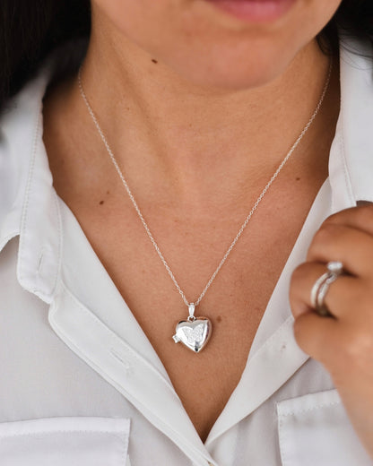 Relicario Corazón Mariposa en Plata 925 con Circones