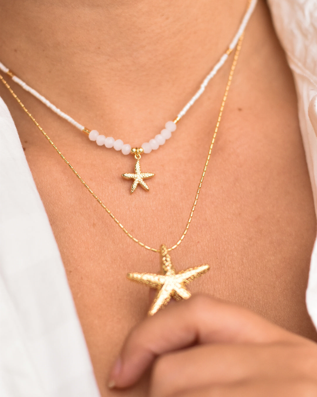 Collar Estrella de Mar Dorada – Mostacillas y Cristales Blancos