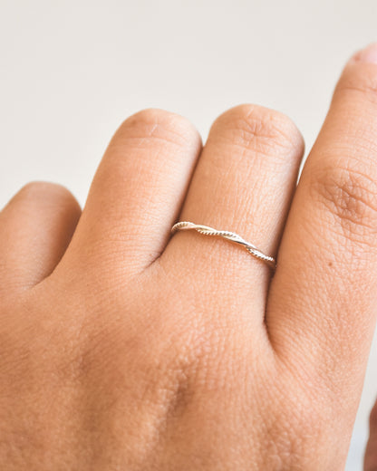 Anillo Plata 925 Tailandesa con Diseño Doble Enlazado