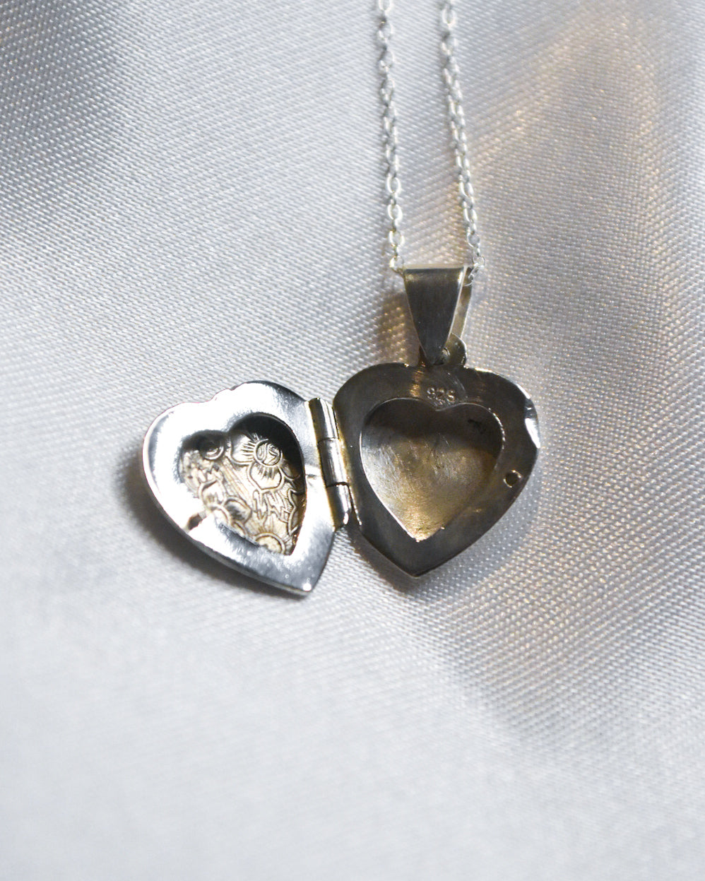 Relicario “Amor que florece” en Plata 925