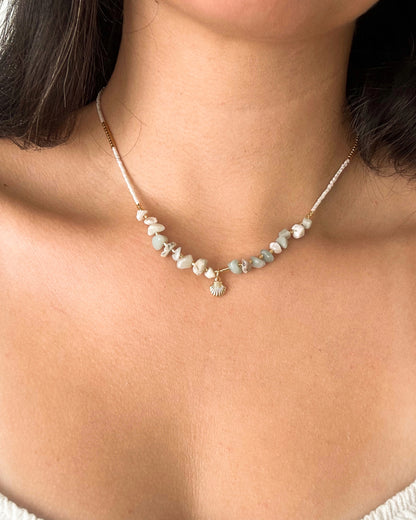 Collar Conchita Dorada – Amazonita y Mostacillas Blancas