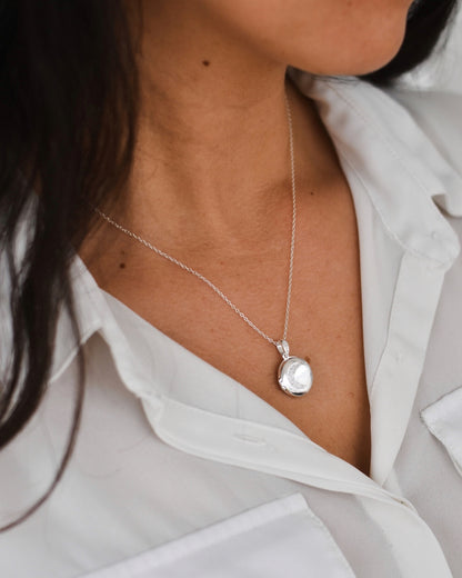 Relicario Luna en Plata 925 con Circones