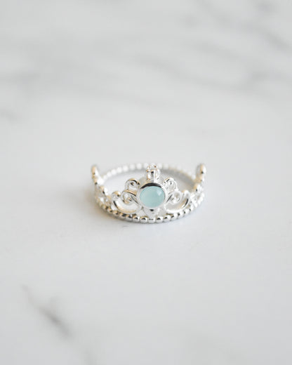 Anillo Plata 925 Tailandesa con Diseño de Corona y Calcedonia Natural