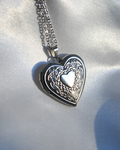 Pack Recuerdo Corazón: Collar Relicario + Llavero Personalizado